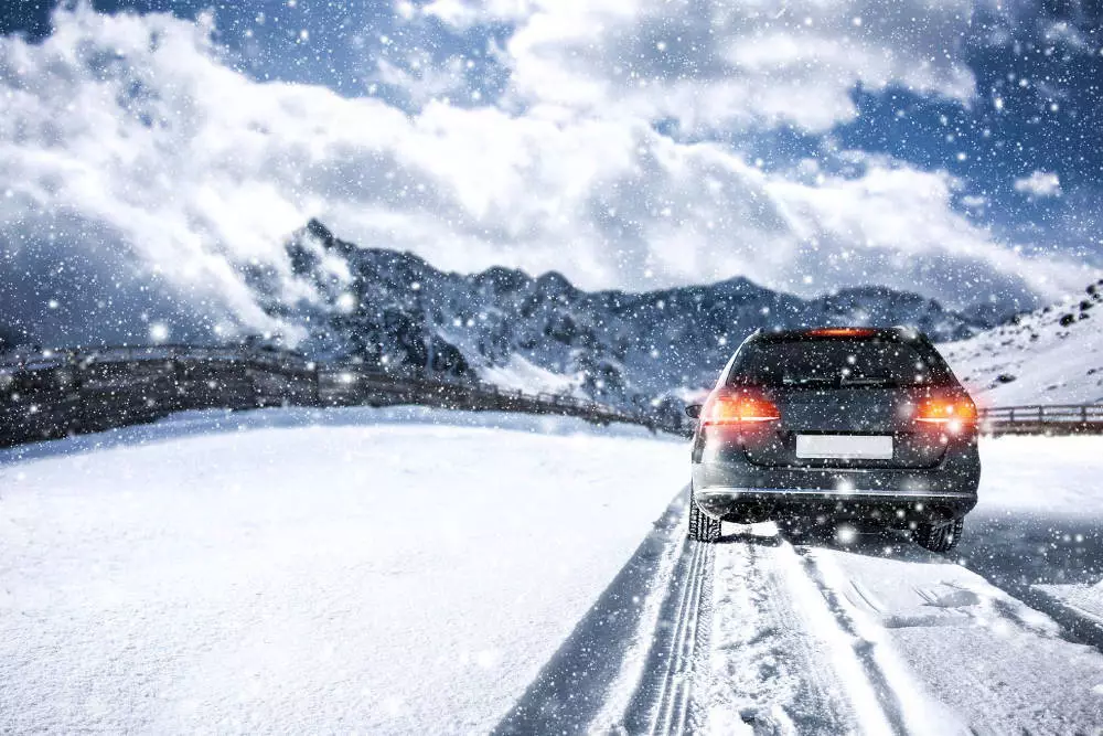 Prawidłowe ustawienie świateł w samochodzie jest szczególnie ważne zimą. Zobacz,...